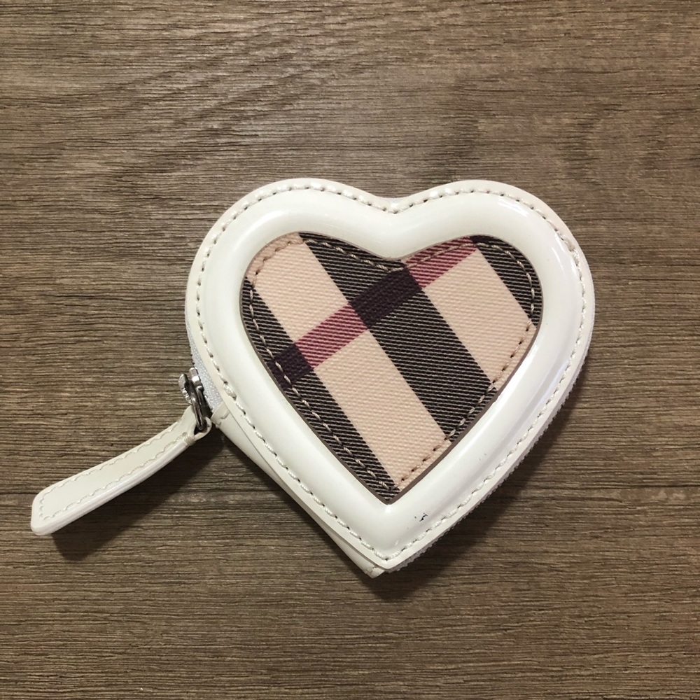 BURBERRY - Heart Shaped Coin Purse
